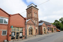 Altstadt von Limbaži / Lemsal  - historische Feuerwache, Backsteinarchitektur.