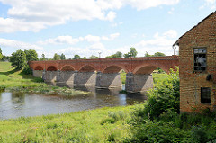 Backsteinbrücke in Kuldīga über die Venta; erbaut 1873 - mit 164 m die längste Autobrücke aus Ziegel in Europa.
