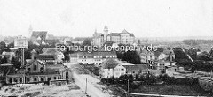 Historisches Panorama von Torgau - Blick auf das Schloß Hartenfels, re. die Elbbrücke.