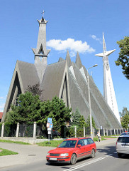 Kirche der Mutter Gottes, der Königin  von Polen, erbaut 1975 - Architekturbilder aus Elbląg / Elbing.