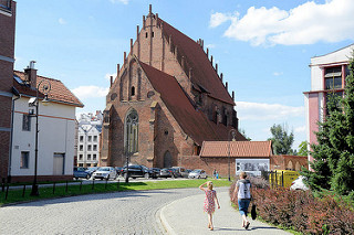 Kirche zur Heiligen Jungfrau Maria in Kirche zur Heiligen Jungfrau Maria (gotisch, 13. bis 16. Jahrhundert), wiederaufgebaut 1960 bis 1982, seit dem 21. Jahrhundert Kunstgalerie Galeria EL, ehemalige Dominikanerkirche - gotisch, 13. bis 16. Jahrh