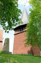 Kirchturm der evangelisch-lutherische Kirche St. Mauritius von Hittfeld.