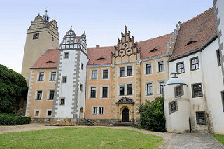 Innenhof Strehla aus dem 15 / 16. Jahrhundert - das älteste Gebäudeteil ist von 1335. Das Schloss bildet ein geschlossenes Geviert mit Architekturformen der Spätgotik und Renaissance, der elbseitige Flügel, erbaut um 1530.