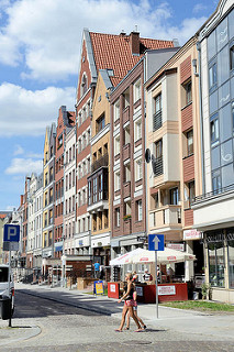 Blick in die  Straße Studzienna in Elbląg / Elbing; Neubauten, Wohnhäuser / Geschäftshäuser.