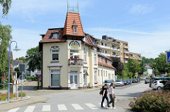 Historische Villa - farbiges Fassadendekor, Jugenstilarchitektur, erbaut 1884 - Bergedorfer Straße in Geesthacht.
