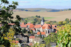 Blick von Schloss Mansfeld auf die Stadt und die St. Georg Kirche.