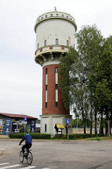 Historischer Wasserturm - Industrieachitektur in Cēsis / Lettland.