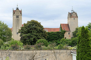 Renaissanceschloss Strehla aus dem 15 / 16. Jahrhundert - das älteste Gebäudeteil ist von 1335. Das Schloss bildet ein geschlossenes Geviert mit Architekturformen der Spätgotik und Renaissance, der elbseitige Flügel, erbaut um 1530.