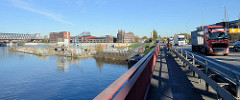 Blick von der Elbbrücke auf den Oberhafenkanal und Billhafen in Hamburg Rothenburgsort.