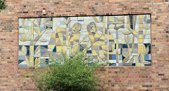 Oberschule Strehla, erbaut 1961; Wandbild  / Mosaik - Künstler Rudolf Sitte.