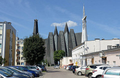 Kirche der Mutter Gottes, der Königin  von Polen, erbaut 1975 - Fotografien aus Elbląg / Elbing.