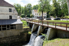 Wehr und Mühlengebäude in Kuldīga  - der Alekšupīte  Wasserfall wurde im 17. Jahrhundert errichtet, um eine Papiermühle zu betreiben.