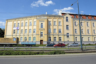 Blockbebauung - Schulgebäude / Lyceum an der Hauptstraße Pocztowa in Elbląg / Elbing.