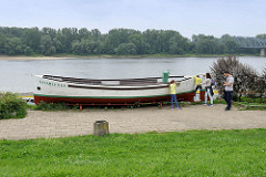 An der Weichsel-Promenade ausgestelltes Fährboot Katarzynka; ehem. Fährboot zum anderen Weichselufer.