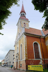 Kirchturm / Kirchenschiff der Elisabeth-Kirche in Pärnu; geweiht 1750.