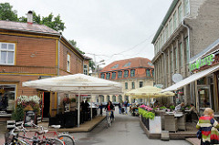 Fussgängerzone - Mommiku in Pärnu; Restaurants mit Aussengastronomie.