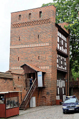 Schiefer Turm von Torun; Teil der mittelalterlichen Befestigungsanlage; ehem. Frauengefängnis, Schmiede / Wohnung - jetzt Kaffeestube und Souvenirladen.