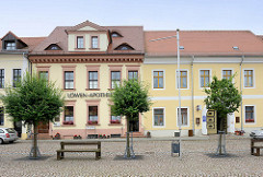 Gebäude der Löwenapotheke am Markt in Belgern; Wohnhaus, Geschäftshaus - erbaut Mitte 19. Jahrhundert.