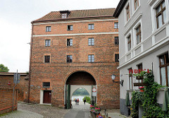 Klostertor oder Heilig-Geist- Tor / Frauentor in Toruń; Architektur flämische Gotik - Teil der mittelalterlichen Befestigungsanlage der Stadt.