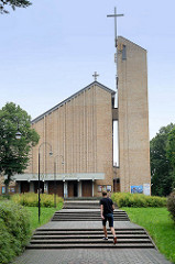 Moderne Kirchenarchitektur in Toruń - Pfarrei / Kirche Erzengel St. Michael und Bl Bronislaw Markiewicz.