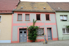 Historische Architektur in der Elbstraße von Belgern - jetzt Gewerbenutzung als Bestattungshaus.