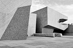 Gebäude vom Kultur- und Kongresszentrum Jordanki - Mehrzweckkonzert- und Kongresshalle in Toruń. Eröffnet 2015 - Architektur  Fernando Menis  / Büro "MenisArquitectos SLP".