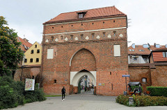 Klostertor oder Heilig-Geist- Tor / Frauentor in Toruń; Architektur flämische Gotik - Teil der mittelalterlichen Befestigungsanlage der Stadt.