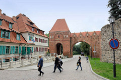 Burgruine der 1260 erbauten Ordensburg in Thorn / Toruń - zerstört 1454; Nutzung bis 1966 als Mülldeponie. Jetzt touristische Sehenwürdigkeit der Stadt, deren historische Altstadt zum  UNESCO zum Weltkulturerbe erklärt wurde.