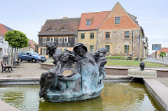 Schildbürgerbrunnen in Schildau; Bildhauer Torsten Freche