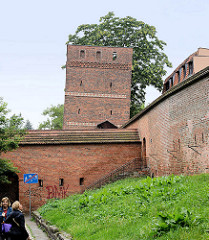Schiefer Turm von Torun; Teil der mittelalterlichen Befestigungsanlage; ehem. Frauengefängnis, Schmiede / Wohnung - jetzt Kaffeestube und Souvenirladen.