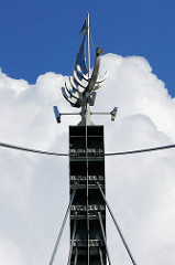 Darstellung einer Kogge auf der Spitze der Marktbrücke in Tartu - Anfertigung/Entwurf  Ivar Feldmann.