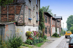 Wohnstraße in Toruń; historische Bebauung mit Fachwerkgebäuden.