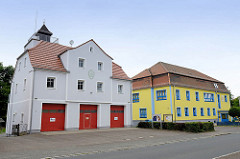Gerätehaus der Feuerwehr Schildau - re. Gebäude vom Kindergarten Zu den kleinen Schildbürgern.