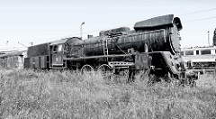 Alte, ausrangierte Lokomotive beim Rangierbahnhof Toruń. PKP Dampflok Ol 49-50 auf dem Abstellgleis - erbaut um 1954.