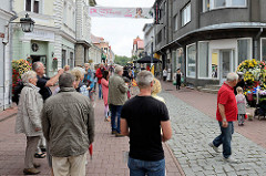 Fussgänger*Innenzone - Geschäftsstrasse Rüütli in Pärnu.