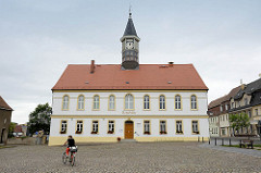 Marktplatz von Schildau - Blick auf das Rathaus.