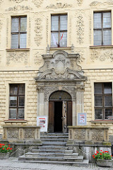 Dąmbski-Palast in Toruń - barocke Familien-Residenz, erbaut Ende des 17. Jahrunderts. Ab 1815 Hotelnutzung, 1870 von der preussischen Armee als Ofizierskasino verwendet - 1920 Sitz der Staatspolizei.