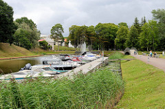 Marina, Sportbootanleger im Wallgraben von Pärnu.