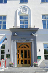 Alte Eingangstür / historische Holztür in Tallinn.