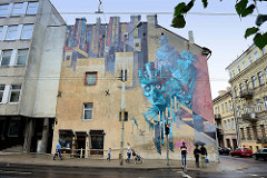 Großformatiges Wandbild, Fassadenmalerei in der Straße Kauno - Streetart in Vilnius.