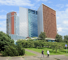 Moderne Hochhausarchitektur in Vilnius - Bankgebäude der Swedbank; erbaut 2009 - Architekturbüro Audrius Ambrasas Architects.