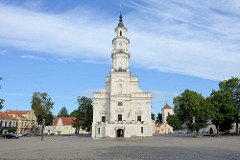 Rathaus in der Altstadt Kaunas. Der Bau wurde 1542 im gotischen Stil begonnen, um 1780 umgebaut.