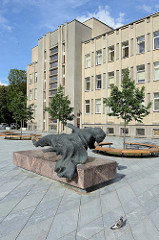 Skulptur  auf dem Unabhängigkeitsplatz in Kaunas.