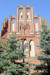 Kirche der Mutter Gottes, der Königin von Polen in Olsztyn; erbaut 1915 als evangelische Garnisionskirche, heute polnische Militärkirche - neogotische Backsteinarchitektur, Architekt Ludwig Dihm.