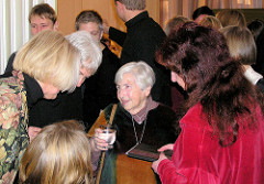 Ester Bejarano auf ihrem 80. Geburtstag im Stavenhagenhaus in Hamburg Groß Borstel.