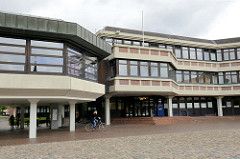 Moderne Verwaltungsarchitektur - Rathaus am Georgswall in Aurich.