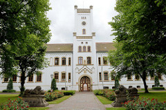 Auricher Schloß - erbaut 1855.