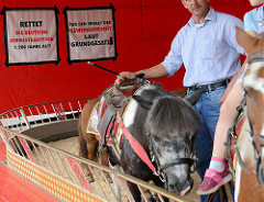 Ponyreiten auf dem Hamburger Dom - Tradition oder Tierquälerei?