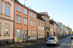 Wohnhäuser / Geschäftshäuser an der Erfurter Straße in Mühlhausen, Thüringen.