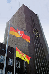 Ansicht vom Rathaus Wilhelmshaven, von Einheimischen liebevoll „Burg am Meer“ genannt. Ehemals Gebäude vom Rat der Stadt Wüstlingen, ab 1937 Rathaus der Stadt Wilhelmshaven. Das expressionistische Klinkergebäude wurde 1929 eingeweiht.